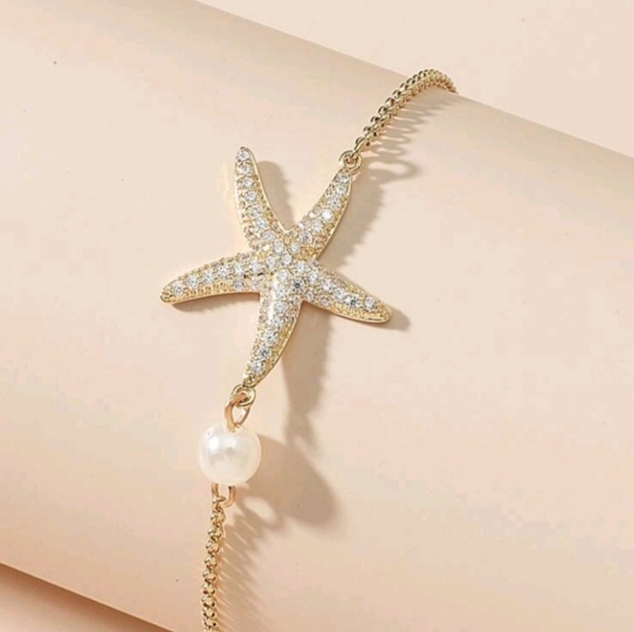 Rhinestone Starfish Bracelet - Picture 3 of 3